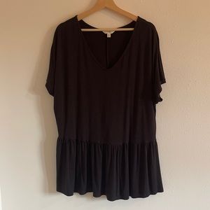 Black V-Neck Shirt with Ruffled Hem (Women’s 0X)
